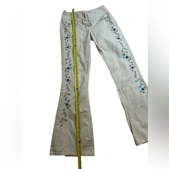 ⭐️SOLD⭐️ Y2K Festival Fairy Mudd Lace-Up Low Rise Floral Embroidered Flare Jeans - Picture 16 of 16